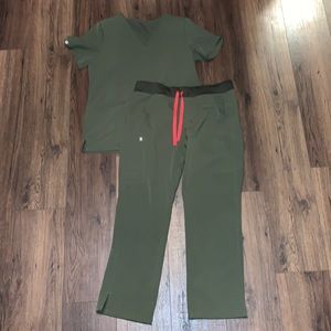 Figs LIMITED EDITION Scrub Set in Moss, Medium Petite